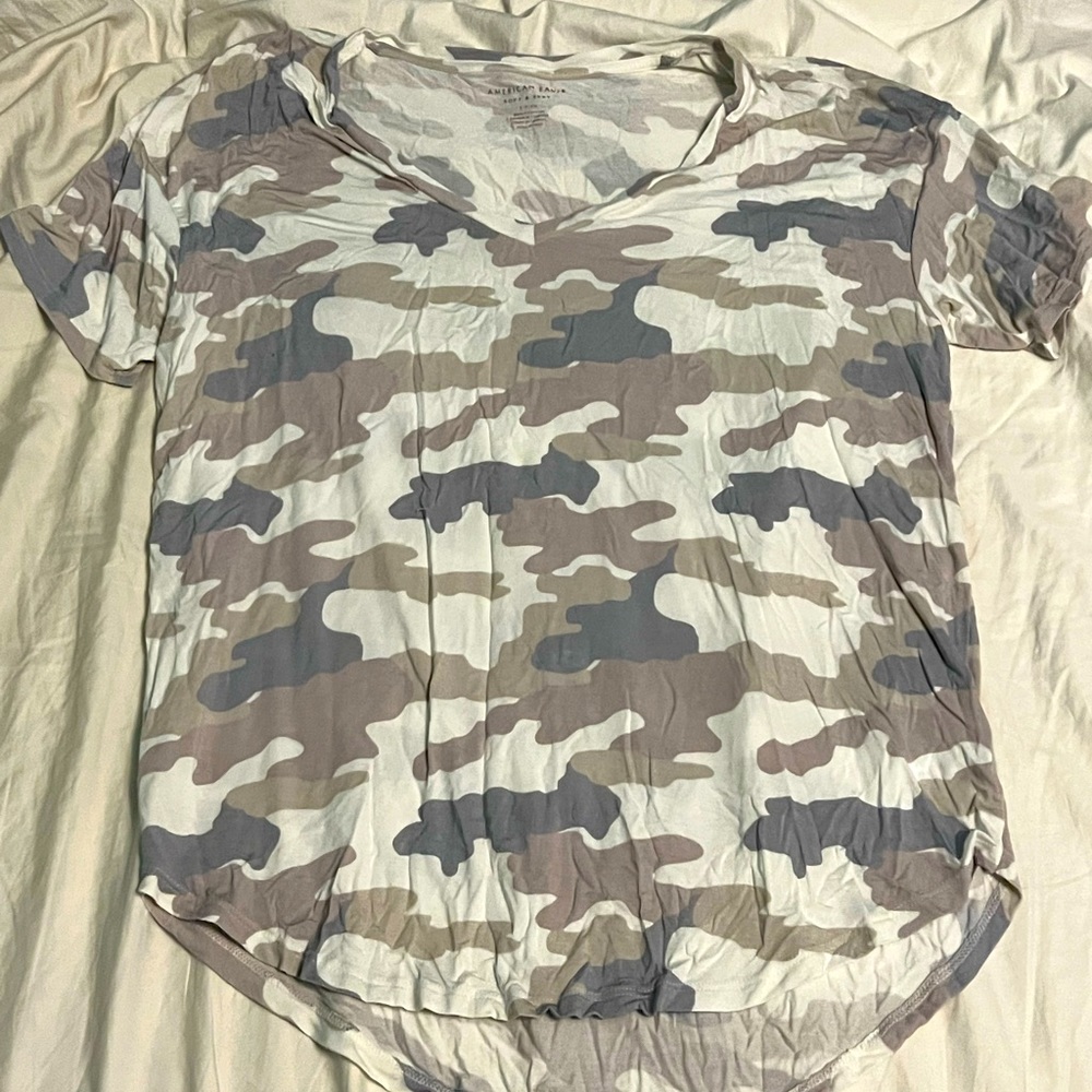 camo patterned tshirt